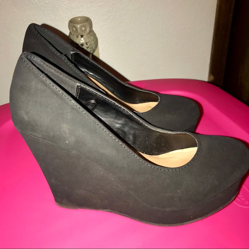 New black wedges, size 7/8